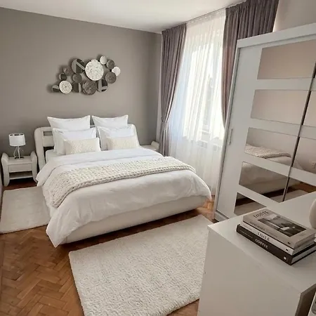 Apartment Cu Tampa La Fereastra - Spacious With Mountain View & 2 Free Parking Spaces *
