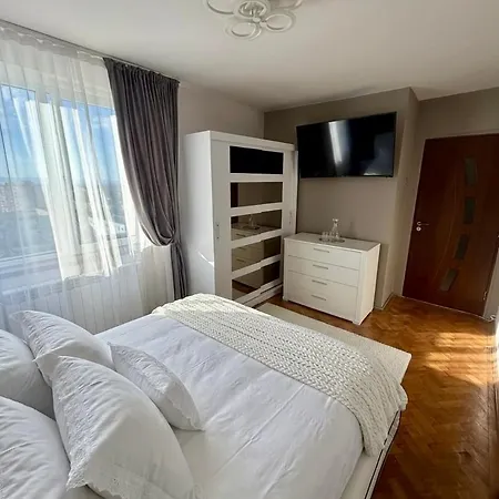 Cu Tampa La Fereastra - Spacious With Mountain View & 2 Free Parking Spaces * Brasov