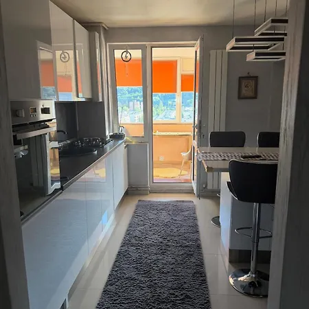 Apartment Cu Tampa La Fereastra - Spacious With Mountain View & 2 Free Parking Spaces